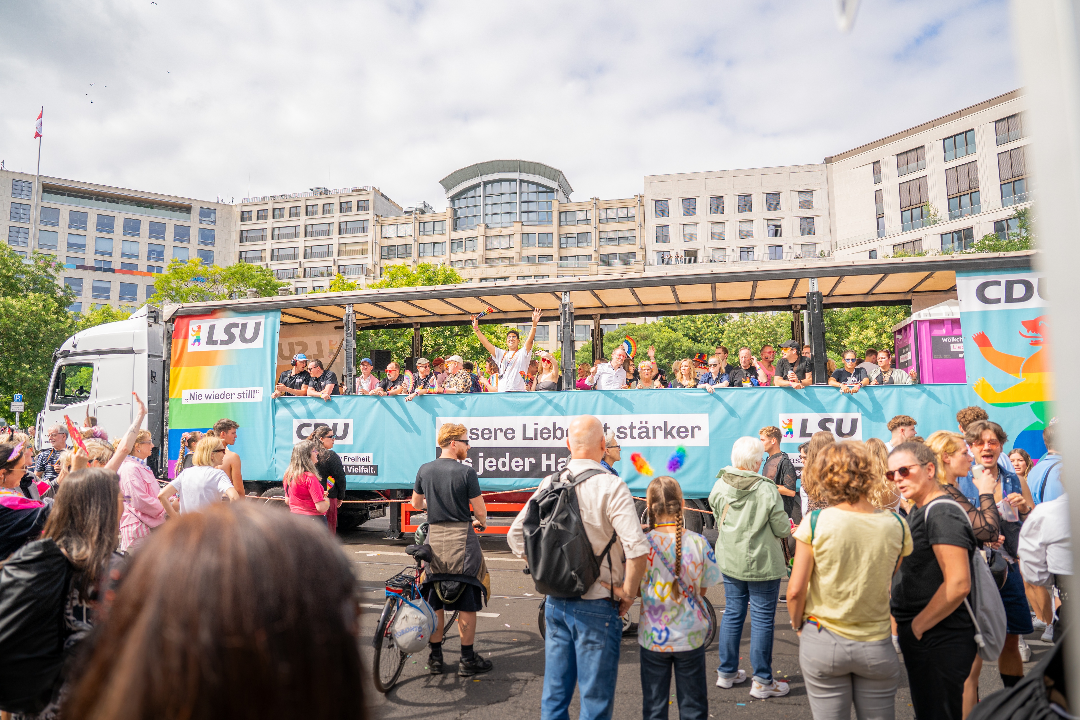 Truck der LSU Berlin auf dem Berliner CSD 2025 Bild: Lukas Hanke